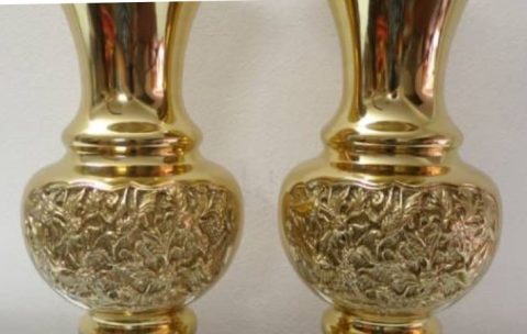 Bình hoa bằng đồng có tốt không cho bàn thờ gia tiên.