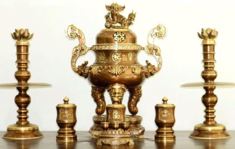 Ý nghĩa của chóe thờ trong bộ đồ thờ truyền thống.