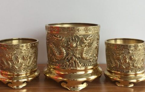 Có nên dùng bát hương bằng đồng cho bàn thờ gia đình.
