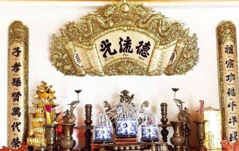 Kích thước cuốn thư câu đối treo phòng thờ gia tiên.