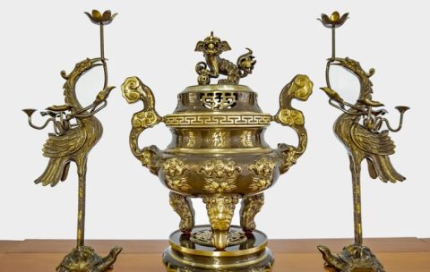 Kích thước đỉnh đồng phù hợp không gian thờ cúng.