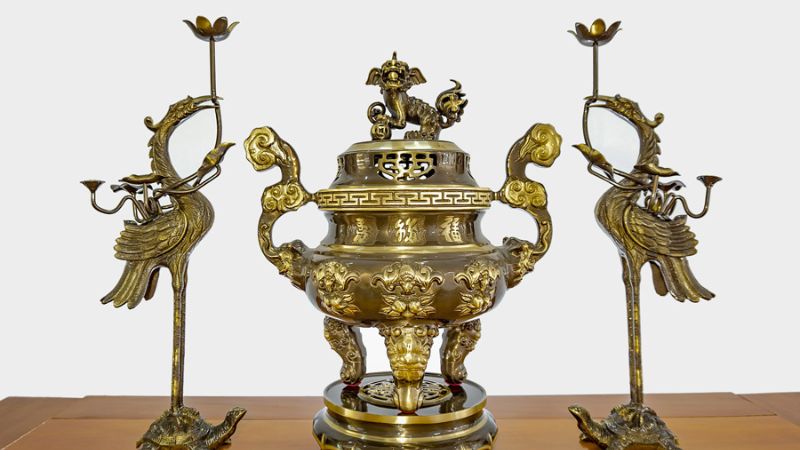 Kích thước đỉnh đồng phù hợp không gian thờ cúng.