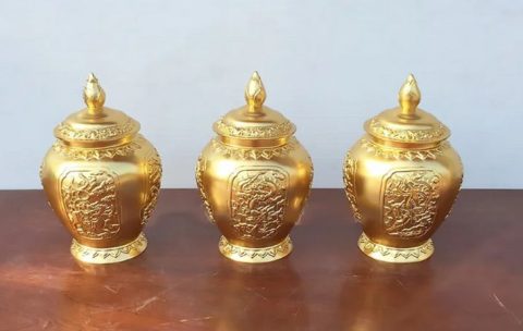 Ý nghĩa của chóe thờ trong bộ đồ thờ.