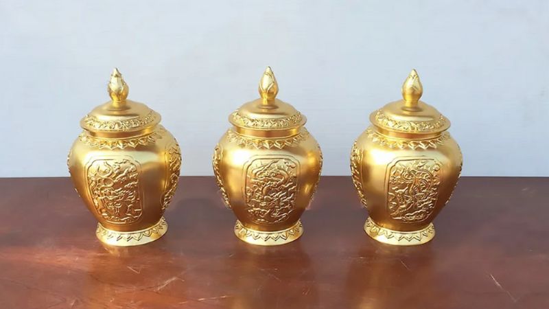 Ý nghĩa của chóe thờ trong bộ đồ thờ.