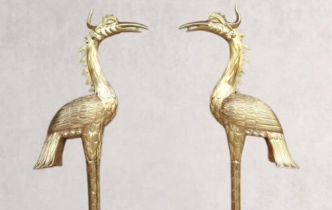 Ý nghĩa của đôi hạc trên bàn thờ trong văn hóa tâm linh Việt.